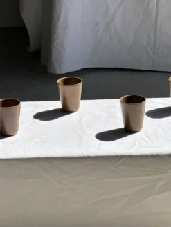 Lot de 5 tasses/mugs vintage en grès émaillé brun miel Grès Village H9 D8