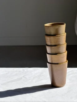 Lot de 5 tasses/mugs vintage en grès émaillé brun miel Grès Village H9 D8