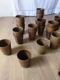 Lot de 27 tasses-timbales vintage en grès Digoin
