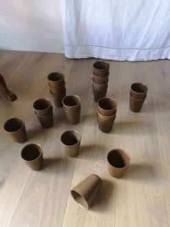 Lot de 27 tasses-timbales vintage en grès Digoin