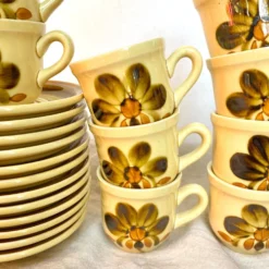 Lot de 12 tasses vintage en porcelaine de Gien