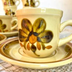 Lot de 12 tasses vintage en porcelaine de Gien