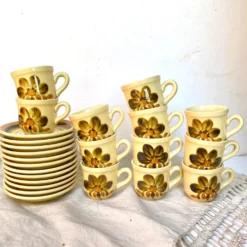 Lot de 12 tasses vintage en porcelaine de Gien