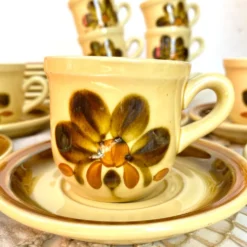 Lot de 12 tasses vintage en porcelaine de Gien
