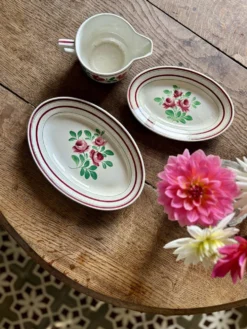 Lot de vaisselles Les Roses - 2 raviers et une saucière -