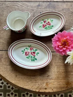 Lot de vaisselles Les Roses - 2 raviers et une saucière -