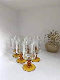 Lot de 8 verres ambrés