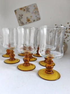 Lot de 8 verres ambrés
