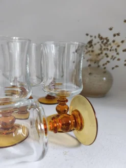 Lot de 8 verres ambrés
