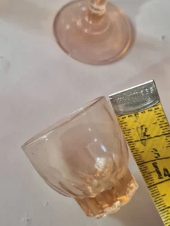 lot de 12 verres a pieds et 3 petits verres a liqueur rose vintage rosaline