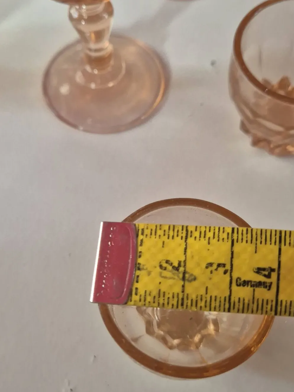 lot de 12 verres a pieds et 3 petits verres a liqueur rose vintage rosaline