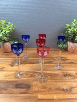 Lot de 8 Verres à Liqueur en Cristal Taillé Coloré