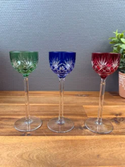 Lot de 8 Verres à Liqueur en Cristal Taillé Coloré