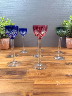 Lot de 8 Verres à Liqueur en Cristal Taillé Coloré