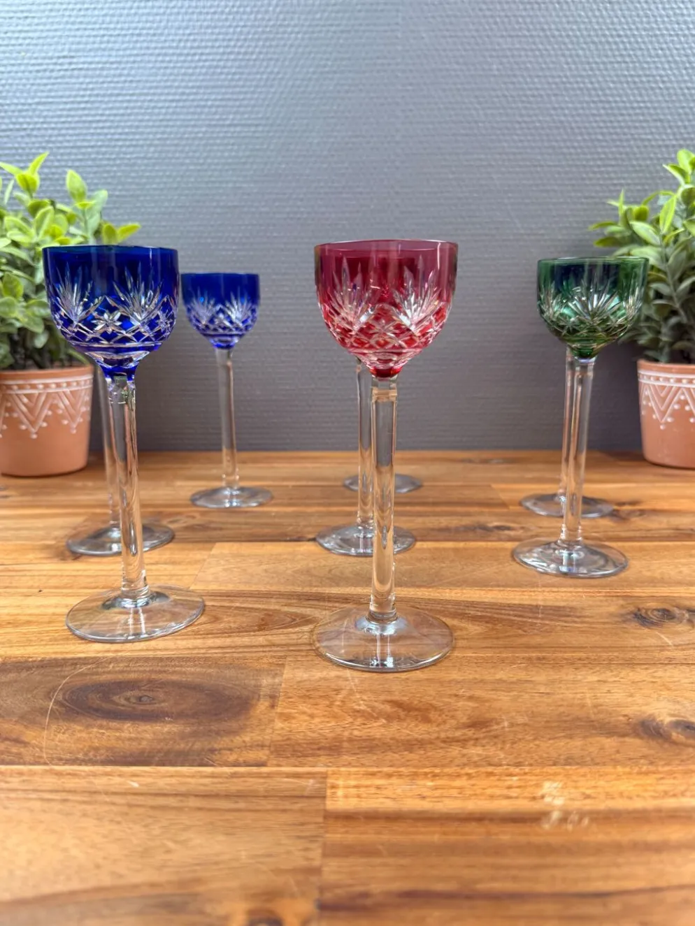 Lot de 8 Verres à Liqueur en Cristal Taillé Coloré