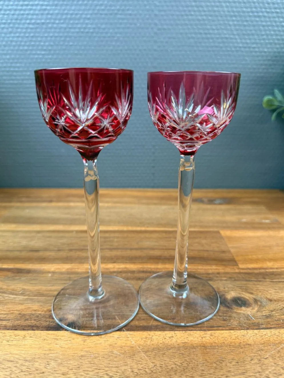 Lot de 8 Verres à Liqueur en Cristal Taillé Coloré