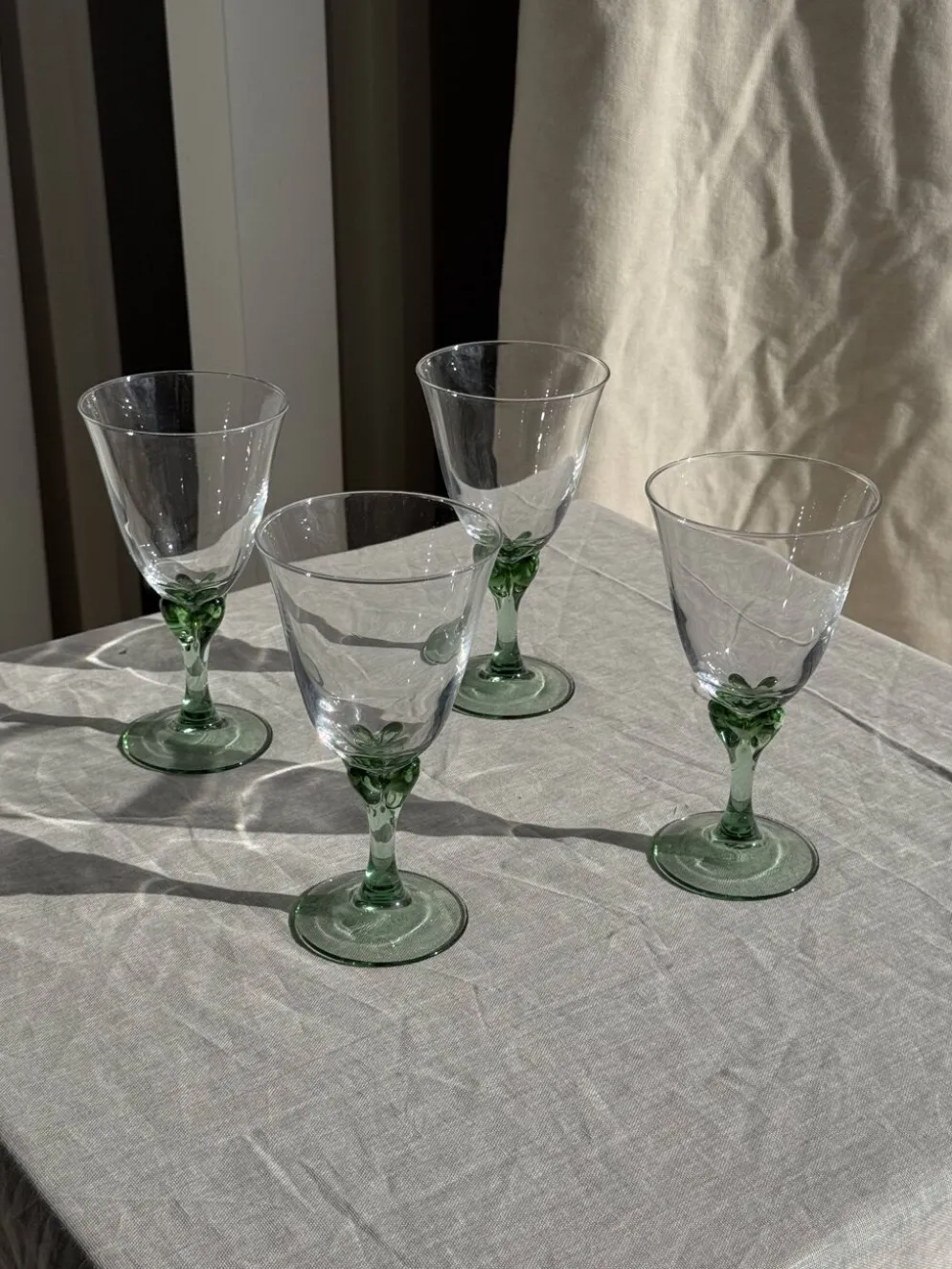 Lot de 4 verres à pied vert vintage H16