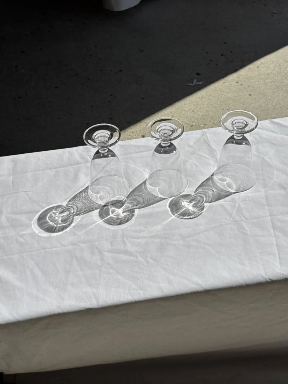 Lot de 3 verres à pied vintage en verre transparent H14 D10