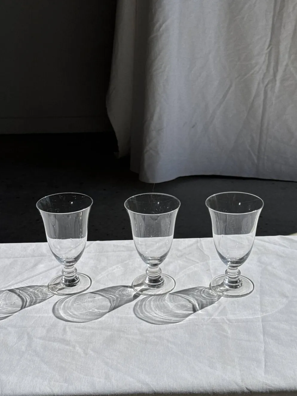 Lot de 3 verres à pied vintage en verre transparent H14 D10