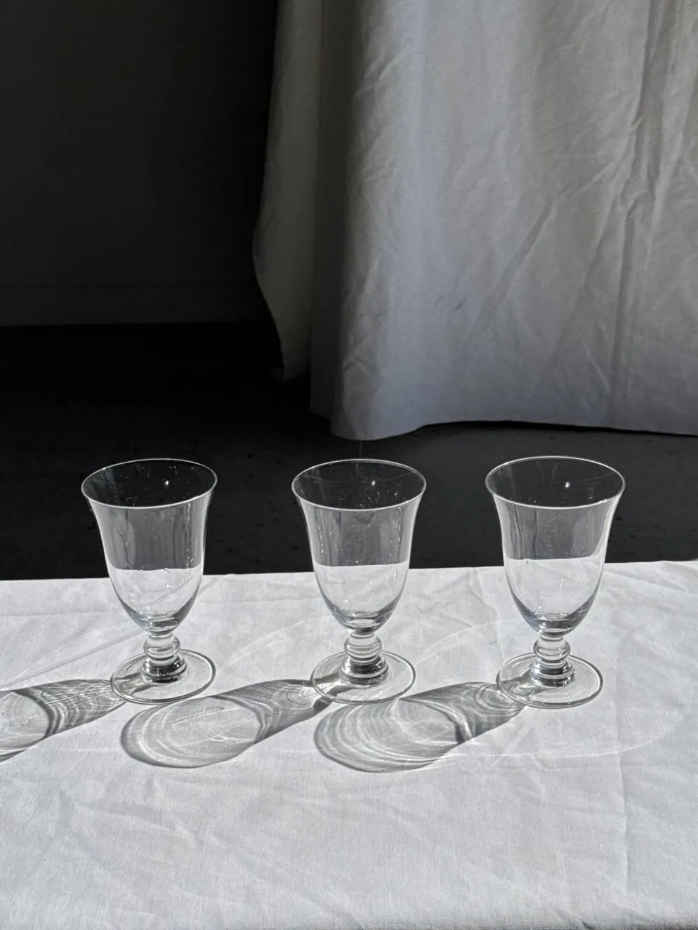 Lot de 3 verres à pied vintage en verre transparent H14 D10