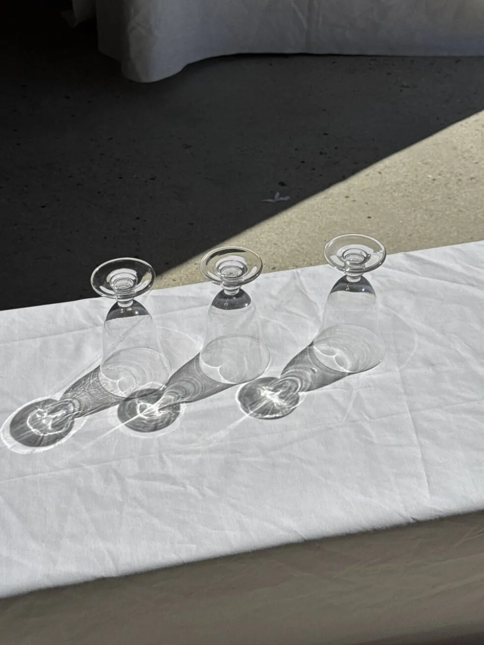 Lot de 3 verres à pied vintage en verre transparent H14 D10