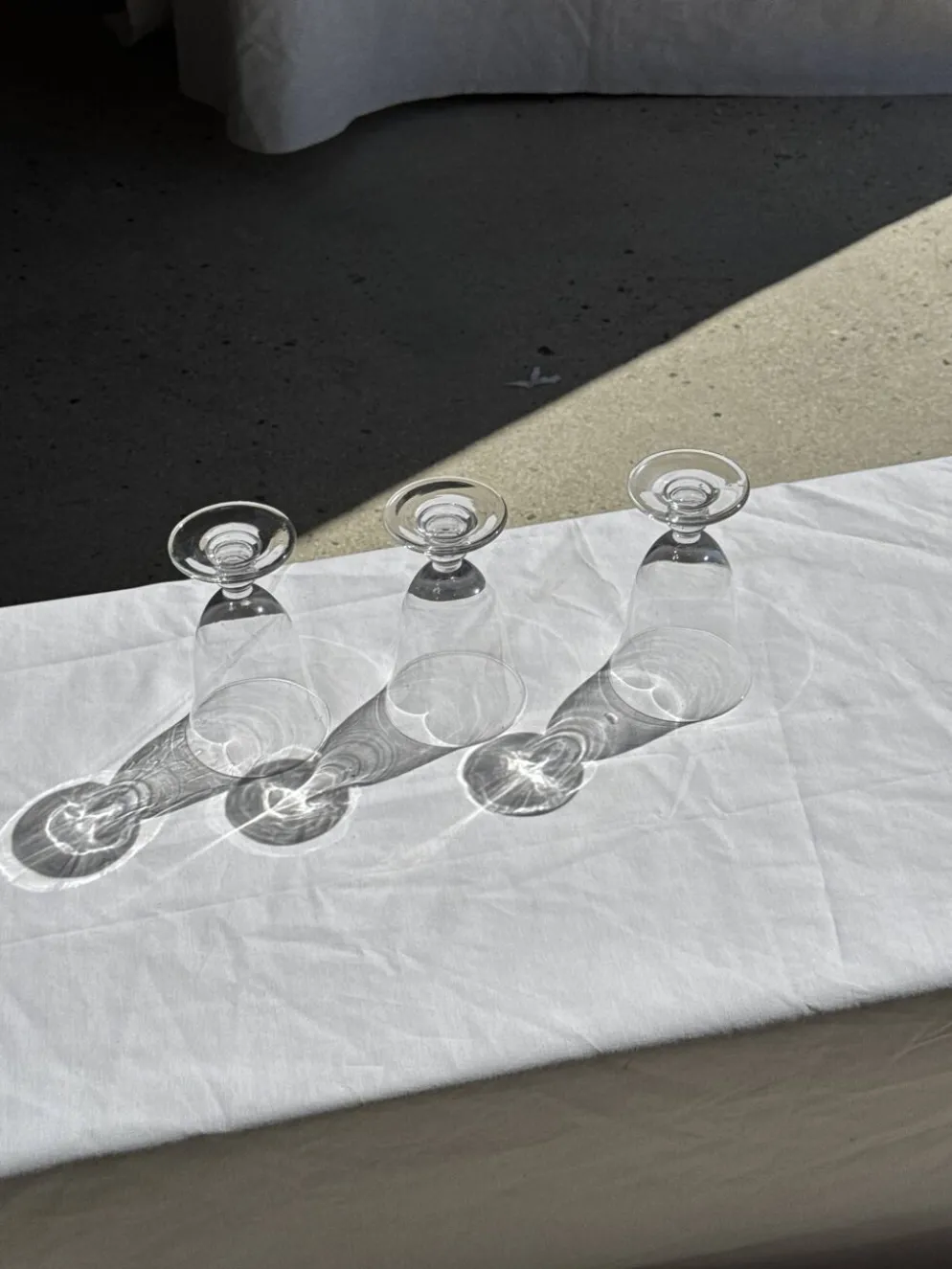 Lot de 3 verres à pied vintage en verre transparent H14 D10