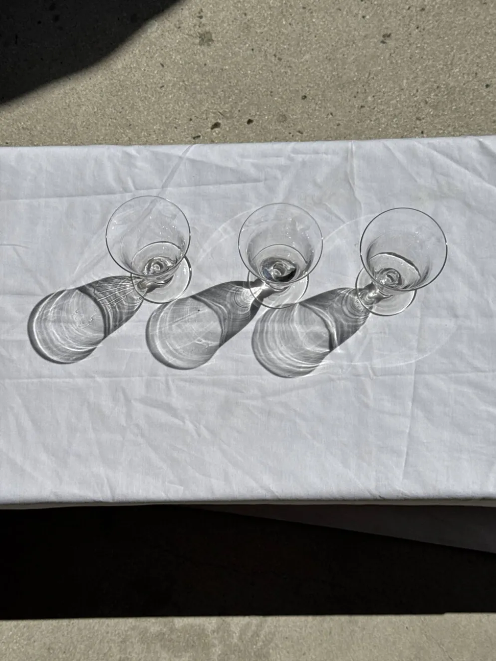 Lot de 3 verres à pied vintage en verre transparent H14 D10