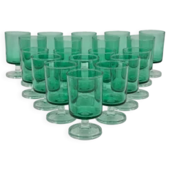 Lot de 19 verres à pied vintage en verre vert, deux tailles