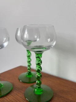 Lot de verres à vin blanc pied torsadé vert – verre souf