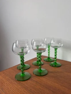 Lot de verres à vin blanc pied torsadé vert – verre souf