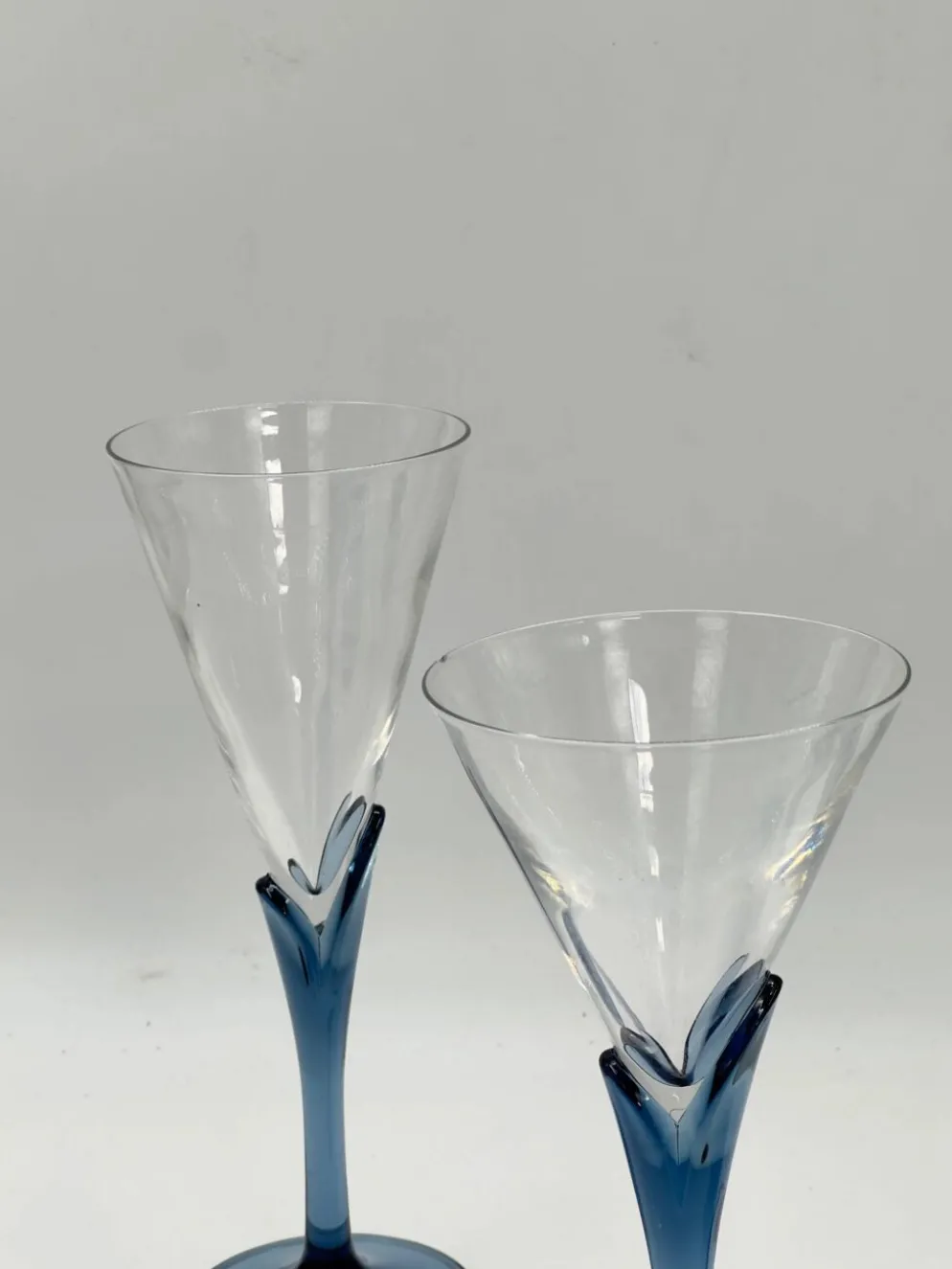 Lot de 4 verres à vin italiens vintage à tiges sculpturales bleues, deux tailles