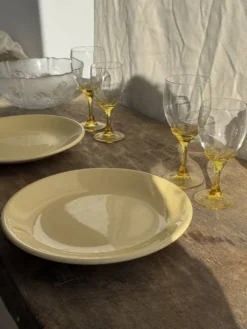 Lot de 6 verres vintage à pied jaune : réunion de 4 grands et 2 petits