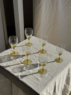 Lot de 6 verres vintage à pied jaune : réunion de 4 grands et 2 petits