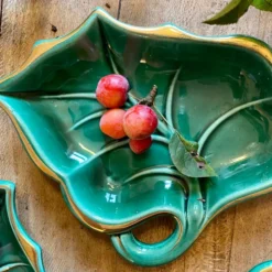 Lot de 5 vide-poches ou raviers vintage en céramique verte et dorée