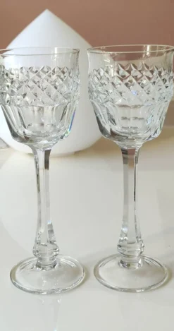 Lot 6 Grands Verres à pied. Style Empire. Ajka Crystal. Haut 21,5 cm