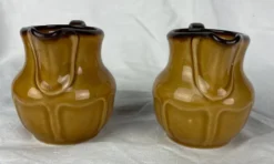Lot 2 pots à lait
