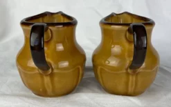 Lot 2 pots à lait