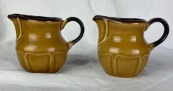 Lot 2 pots à lait