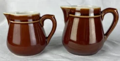 Lot 2 pots à lait en céramique