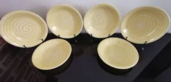 Lots de 6 anciennes assiettes creuses Longchamp France jaune soleil