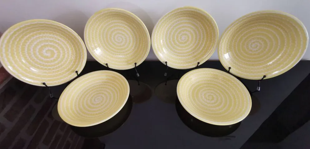 Lots de 6 anciennes assiettes creuses Longchamp France jaune soleil
