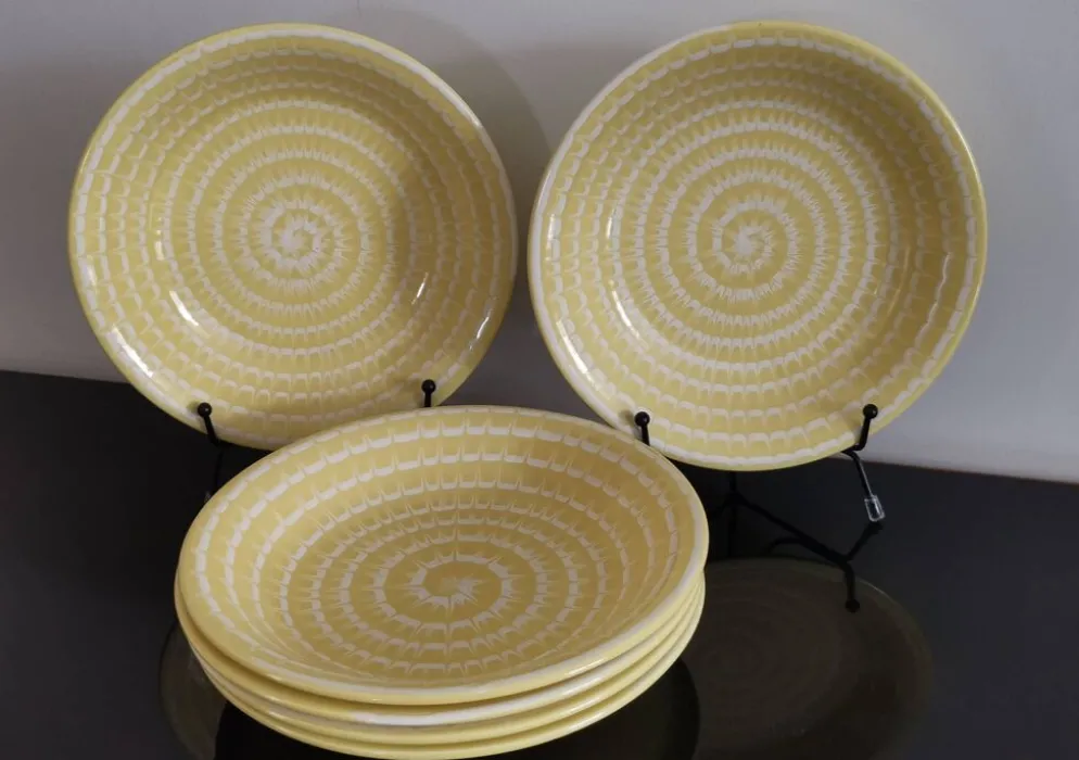 Lots de 6 anciennes assiettes creuses Longchamp France jaune soleil