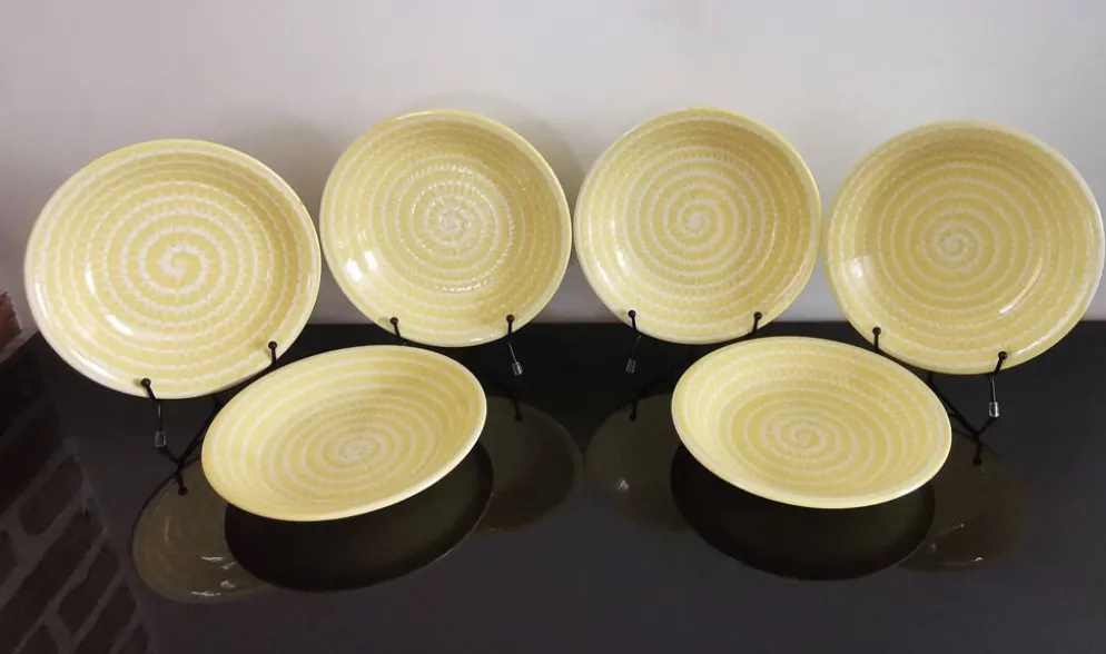 Lots de 6 anciennes assiettes creuses Longchamp France jaune soleil