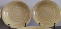 Lots de 6 anciennes assiettes creuses Longchamp France jaune soleil