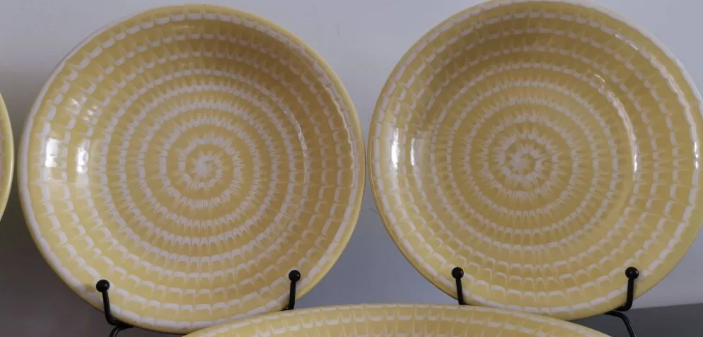 Lots de 6 anciennes assiettes creuses Longchamp France jaune soleil