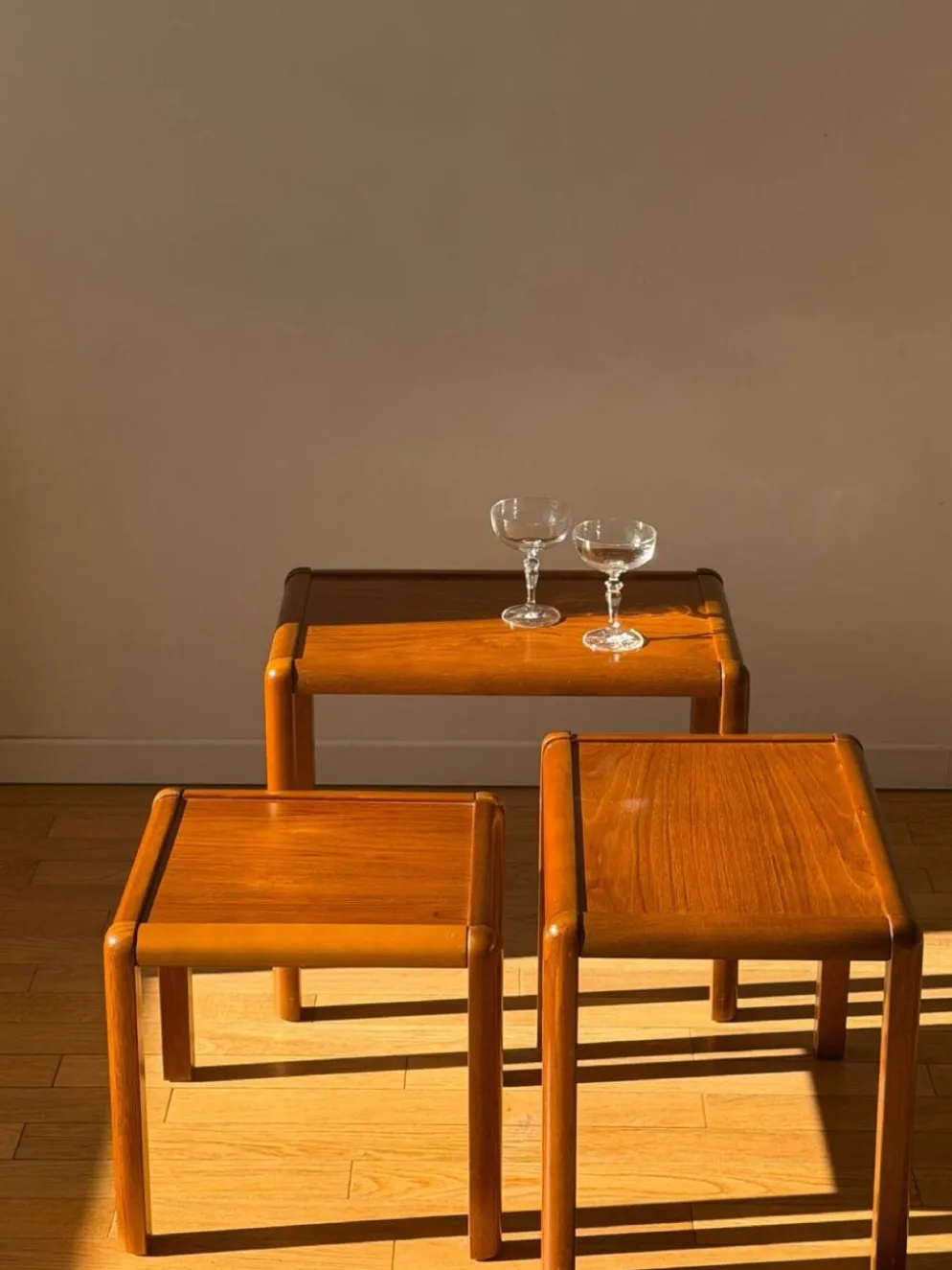 Lot table gigogne en bois vintage