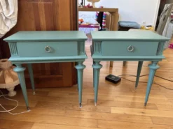 Lot 2 tables chevet style empire