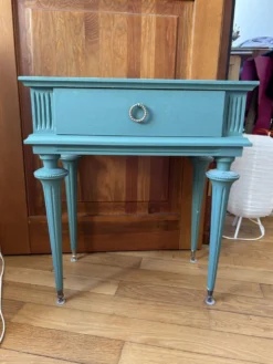 Lot 2 tables chevet style empire