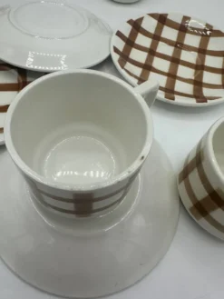 Lot tasses motif torchon