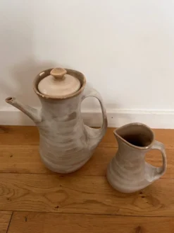 Lot théière et pot à lait céramique